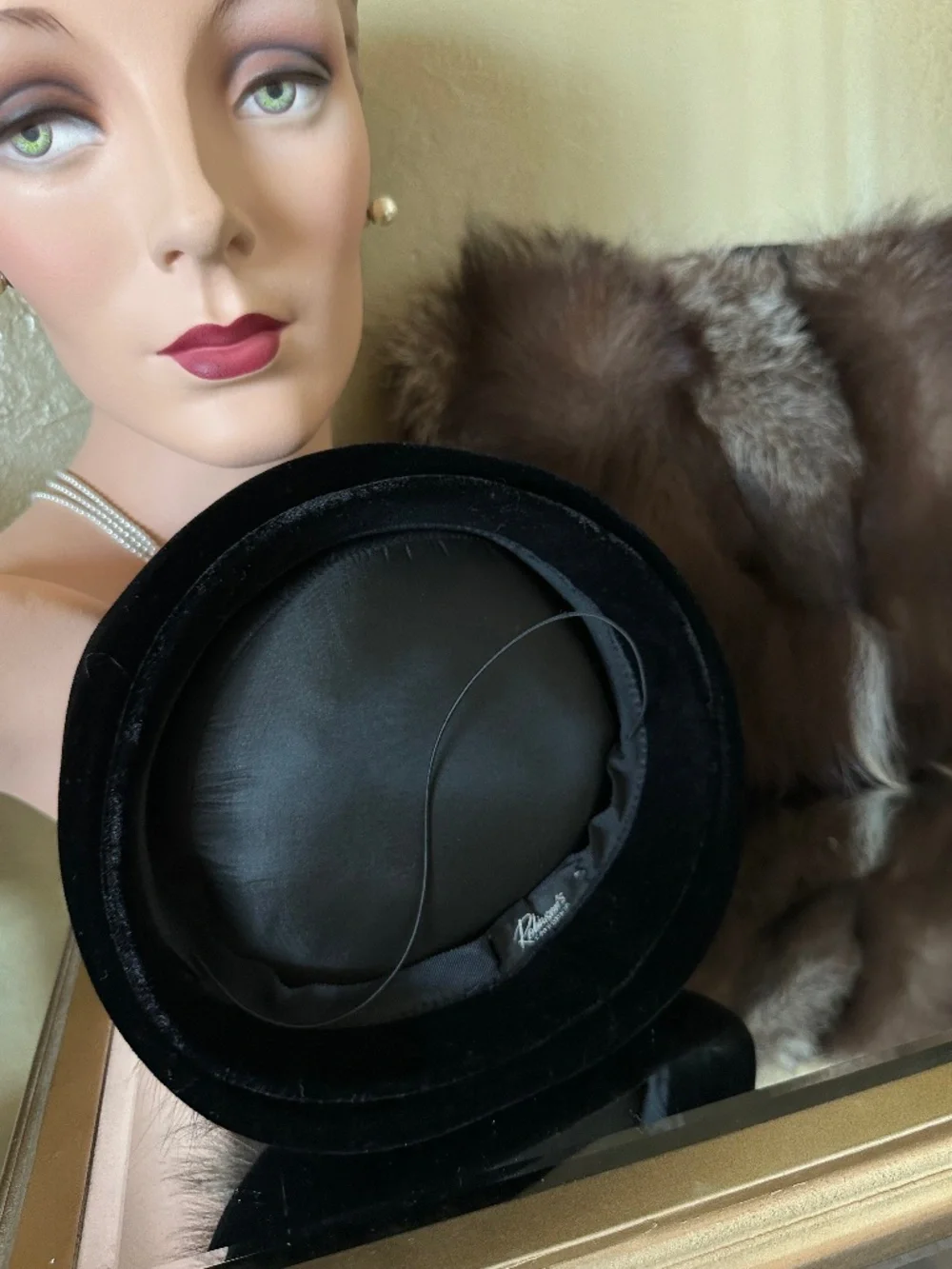 COLLECTION WORTHY SILVER FOX/VELVET HAT & MUFF